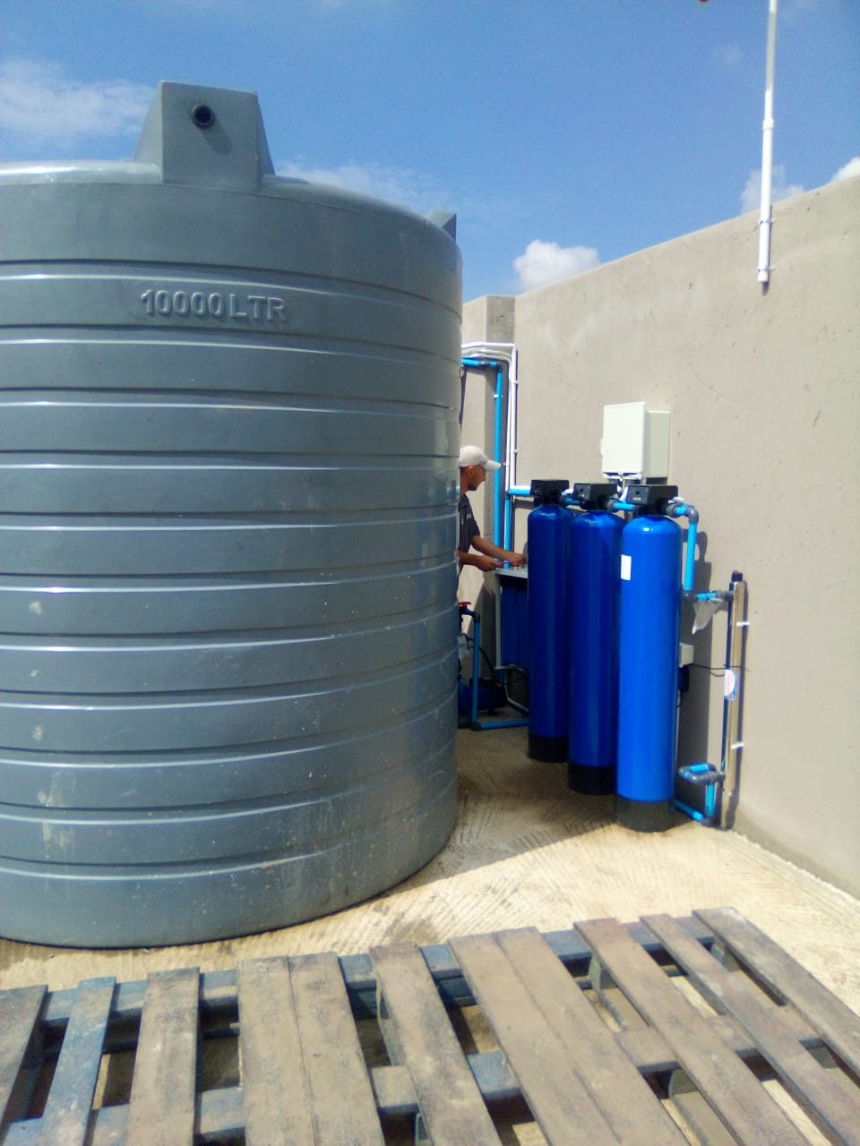Large 10,000 litre water storage tank and filtration installation by TG Pro
